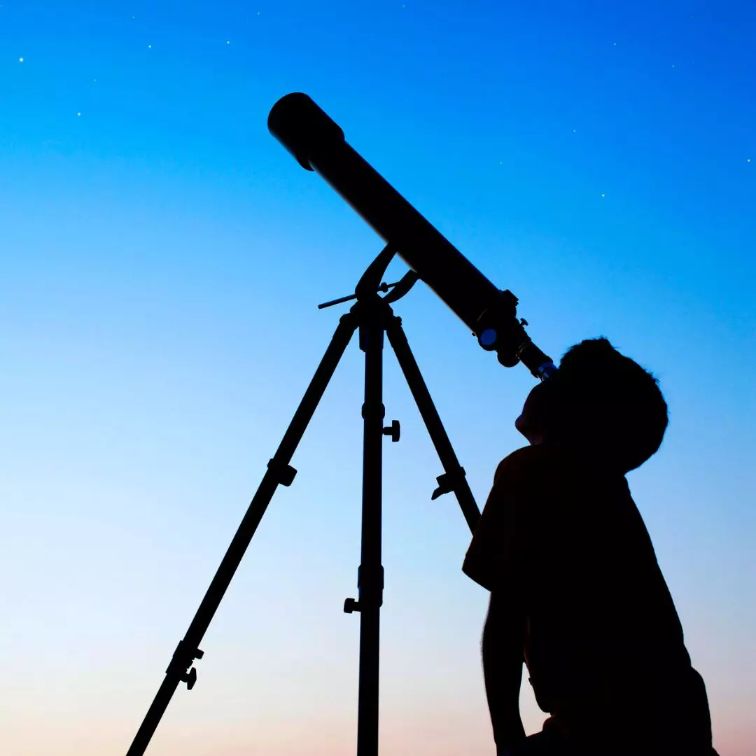 child looking through a telescope representing Quickpay Funding's vision